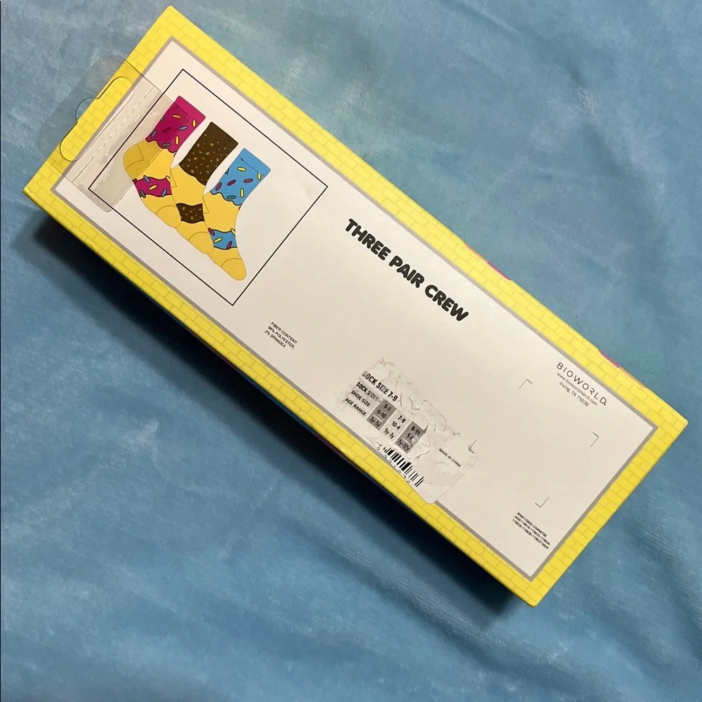 Frosted Donuts Youth 3-Pair Novelty Crew Socks from Bioworld, shoe size 10-4 NIB